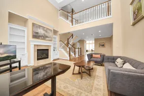 Montrose Retreat | Walk to Dining + Skyline Views - Image 5