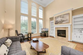 Montrose Retreat | Walk to Dining + Skyline Views - Image 2