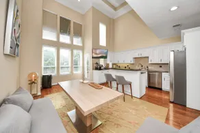 Montrose Retreat | Walk to Dining + Skyline Views - Image 3