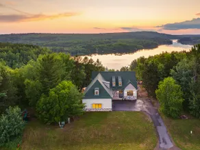 Ski|Views|Boat|Golf|Games|Jacuzzi|Sauna|Playground - Image 2