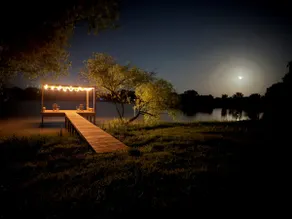 Serene and Secluded Lakefront Burgundy Retreat - Image 5