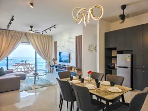 Seaview & Bathtub | The Aria Luxe Suite @Danga Bay - Image 4
