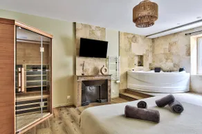 Emeraude Suite - Balneo, Sauna, Air conditioning - Image 3