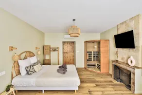 Emeraude Suite - Balneo, Sauna, Air conditioning - Image 4