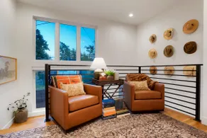 Million Dollar Rooftop MTN Views -2 King Beds-DT Golden - Image 4