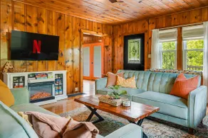 Spacious Arden Main House:Games, Firepit & Dog Run - Image 2