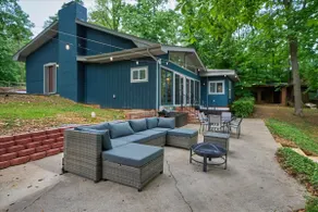 Lakefront Retreat With Hot Tub, Dock & Pool Table - Image 4