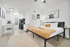 Quiet, Cozy Austin Suite - King Bed, Free Parking - Image 3