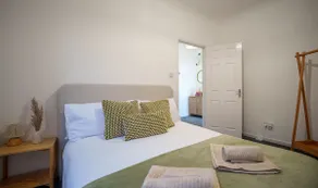 Modern 1 Bedroom Apartment - The Den - Image 5