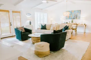 Cozy lakefront home with dock perfect for families - Image 3