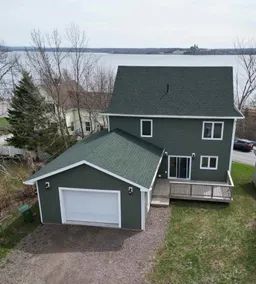 Modern Harbourview Home | Clean•Spacious•Parking - Image 2