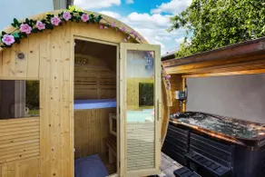 Villa | heated pool, private air-conditioned jacuzzi - Image 3