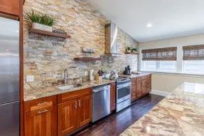 Beautiful 3BD/3BA Located at 359 Thames Street! - Image 4