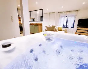 The Bubble Escape - T3 - Hot Tub - Image 5
