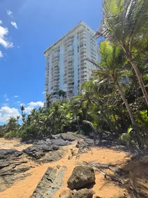 Beachfront Condo with Amaing Ocean View. walk to Beaches & Restaurants - Image 4