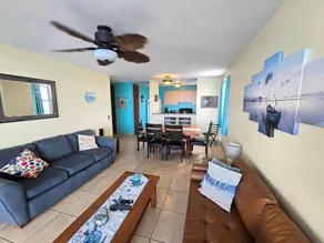 Beachfront Condo with Amaing Ocean View. walk to Beaches & Restaurants - Image 5