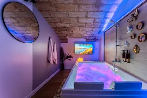 Exceptional Vaulted Suite, Spa & Home Theater - Image 4