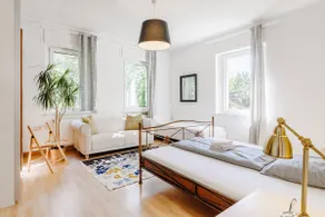 Sunny flat in Villa near castle and city center - - Image 2