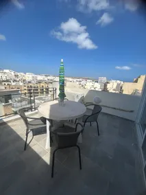 Bright Modern 1BR minutes from Seafront - Image 2