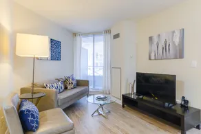 Spacious 1 bedroom in amazing location! - Image 2