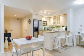Spacious 1 bedroom in amazing location! - Image 4