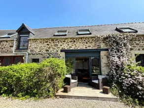 A 2 bedroom cottage that sleeps 4 guests  in 2 bedrooms with covered pool - Image 3