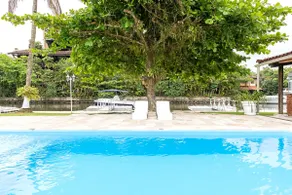 Marina, Jacuzzi, swimming pool, and barbecue area - Image 4