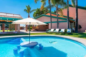 Breathtaking House with Private Pool - Image 2