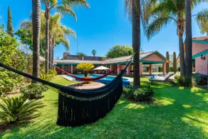Breathtaking House with Private Pool - Image 5