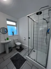 Homely Whittier Terrace 3 Bedroom House - Image 5