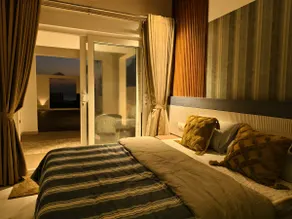 Frame - Beach facing Suite - Image 2