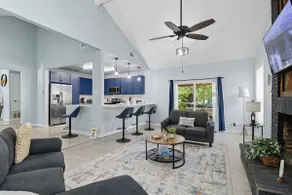 Luxe House*Heated Pool*Hot Tub*Fire Pit*Conv&Quite - Image 2