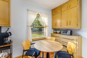 Cy's Retreat: Unique 3BR/2BA Prime Location! - Image 5