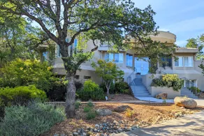 Gold Country Post-Modern Estate on Piper Hill - Image 2
