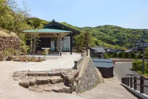 Enjoy the sunset at this beachside vacation rental, Yugatsu-Tate - Image 3
