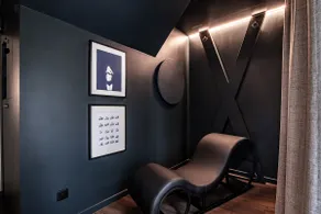 La Suite Bleue – Whirlpool Bath & Movie Theater - Image 5
