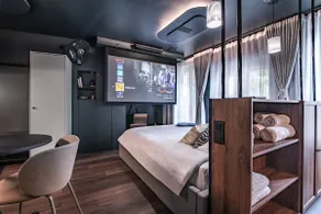 La Suite Bleue – Whirlpool Bath & Movie Theater - Image 3