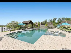 Literally minutes from LSU - cozy, clean & safe - Image 2