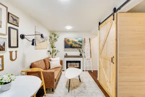 U-District Cozy 2BR/1BA|Walkable to UW/ Light Rail - Image 2