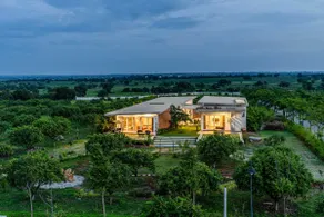 2BR| Lux+Tub+Pool |StayVista| Lazy Mango@Telangana - Image 5