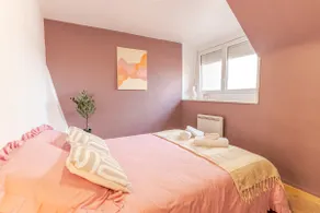 Central, renovated & bright - Image 4