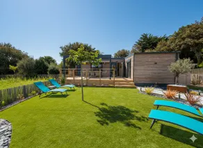 New cottage: sea view, access to beach 150 m away & pool - Image 2