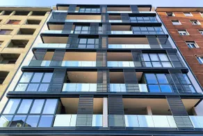 10 meters from the subway - Private parking - Image 4