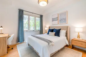 Luxurious condo near Harvard, T with free parking - Image 3
