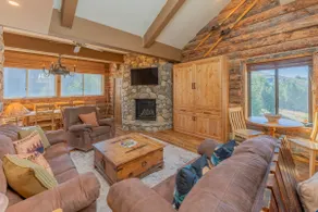 Alpine Escape: Hot tub + View + 2 Blocks to Lift! - Image 3