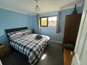 Modern 2-Bed Apartment: Your City Center Getaway - Image 3