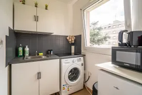 Cozy Nest with Private Parking. Close to the center - Image 3
