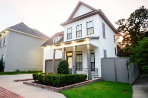 Modern Luxe - Walk to LSU | Spacious 4BR/3.5BA - Image 2