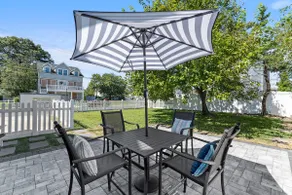 2K+ Sqft Beach House: Near Rides, Under 1hr to NYC - Image 3