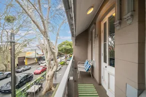 Lucky Studios - Cojoined Apartments on Crown St. - Image 2